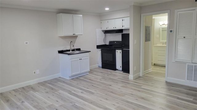 64 NW Chaumont NW Square, Atlanta, GA 30327