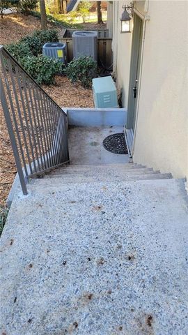 64 NW Chaumont NW Square, Atlanta, GA 30327