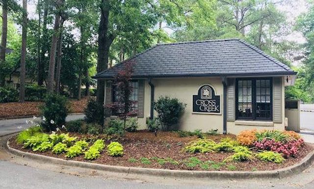 64 NW Chaumont NW Square, Atlanta, GA 30327