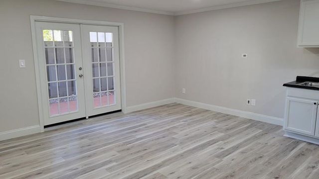 64 NW Chaumont NW Square, Atlanta, GA 30327