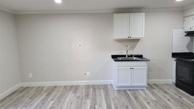 64 NW Chaumont NW Square, Atlanta, GA 30327