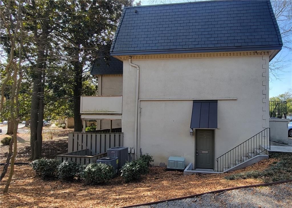 64 NW Chaumont NW Square, Atlanta, GA 30327