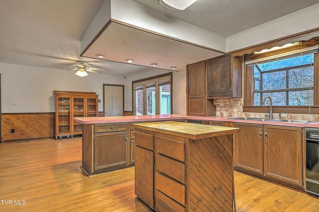 1237 Radcliffe Avenue, Kingsport, TN 37664