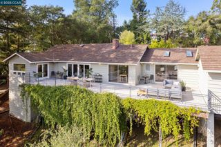 11 Los Dedos Rd, Orinda, CA 94563