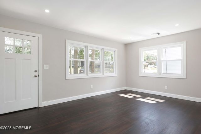 400 Surf Avenue, Beachwood, NJ 08722