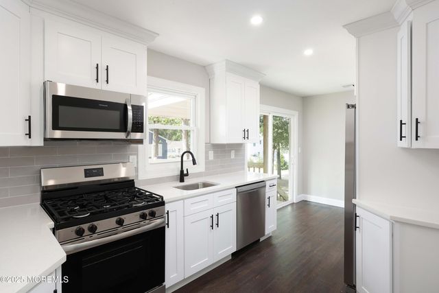 400 Surf Avenue, Beachwood, NJ 08722