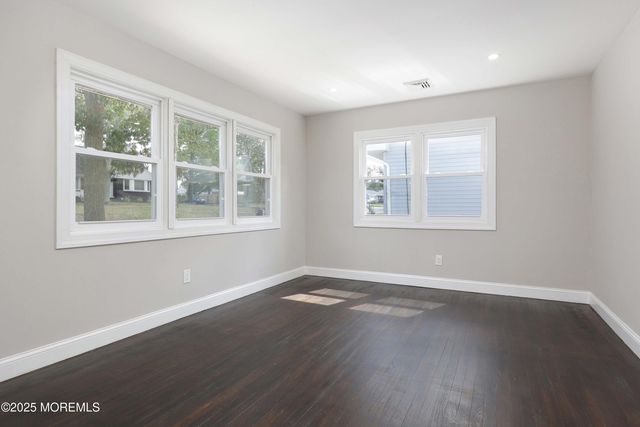 400 Surf Avenue, Beachwood, NJ 08722