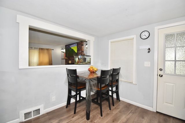 66 Curve St, Springfield, MA 01104