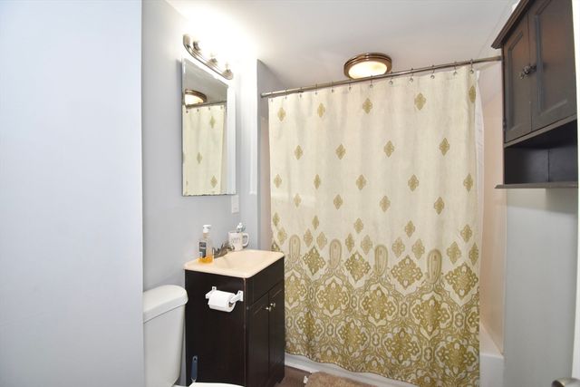 66 Curve St, Springfield, MA 01104