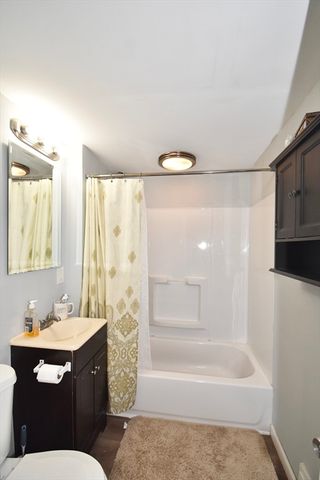 66 Curve St, Springfield, MA 01104