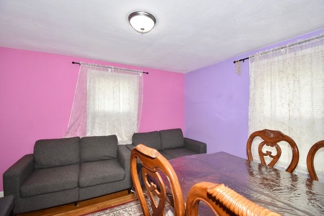 66 Curve St, Springfield, MA 01104