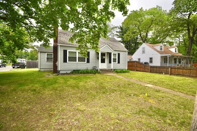 66 Curve St, Springfield, MA 01104