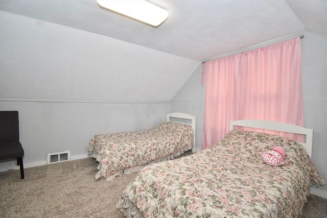 66 Curve St, Springfield, MA 01104
