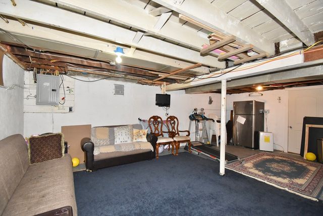 66 Curve St, Springfield, MA 01104