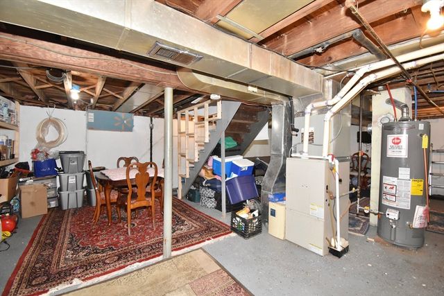 66 Curve St, Springfield, MA 01104