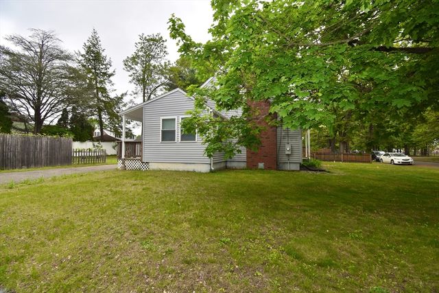 66 Curve St, Springfield, MA 01104