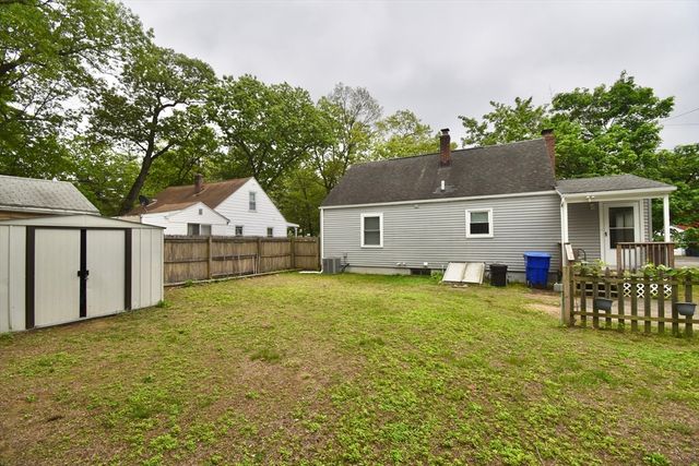 66 Curve St, Springfield, MA 01104