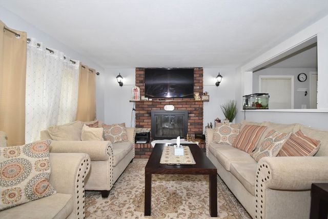 66 Curve St, Springfield, MA 01104