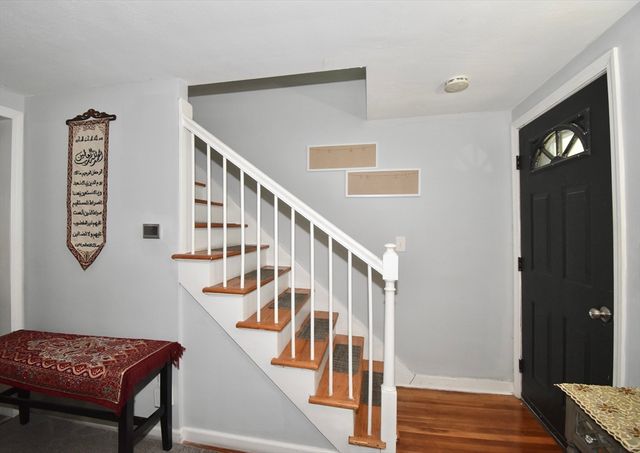 66 Curve St, Springfield, MA 01104