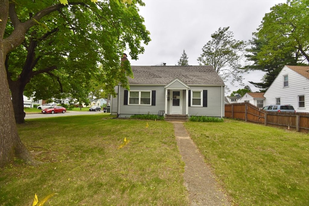 66 Curve St, Springfield, MA 01104