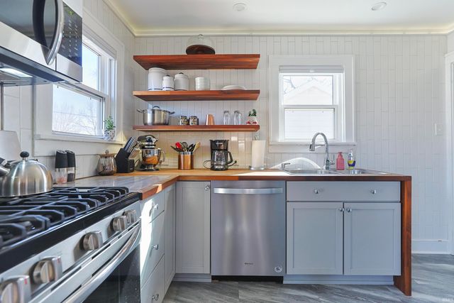 810 S 35th Street, South Bend, IN 46615