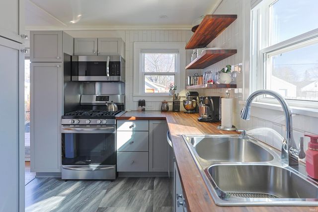 810 S 35th Street, South Bend, IN 46615