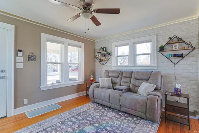 810 S 35th Street, South Bend, IN 46615