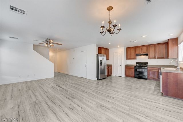 194 Gilliflower Avenue, Las Vegas, NV 89183