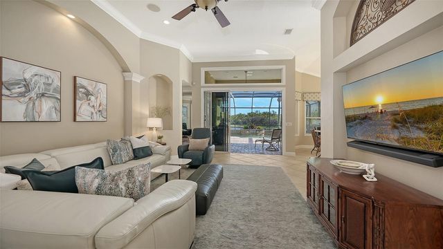 7325 LAKE FOREST GLEN, Lakewood Ranch, FL 34202