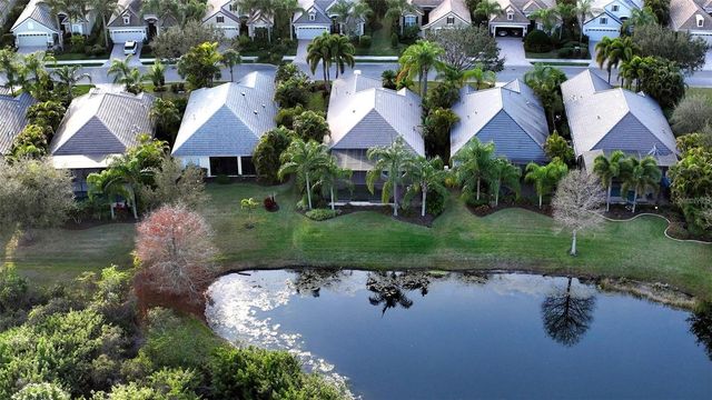 7325 LAKE FOREST GLEN, Lakewood Ranch, FL 34202