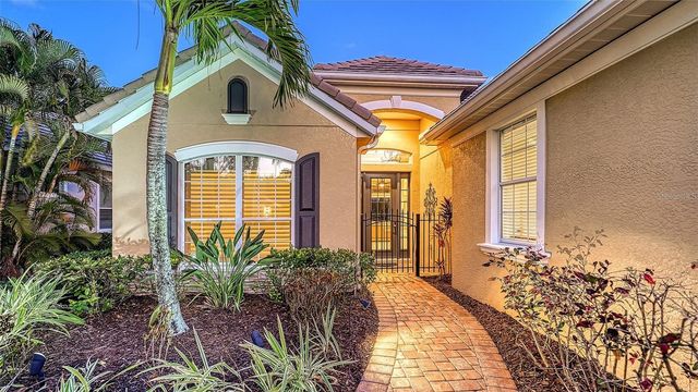 7325 LAKE FOREST GLEN, Lakewood Ranch, FL 34202