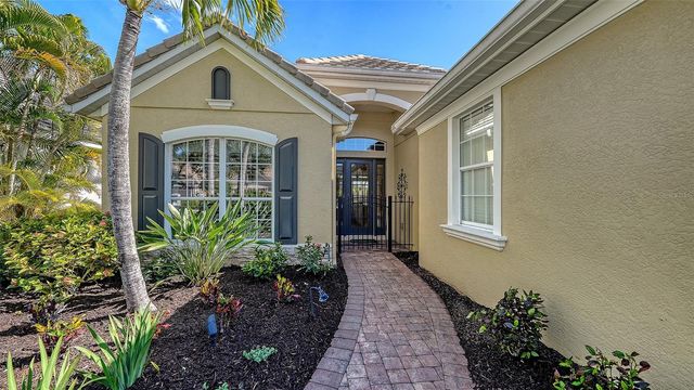 7325 LAKE FOREST GLEN, Lakewood Ranch, FL 34202