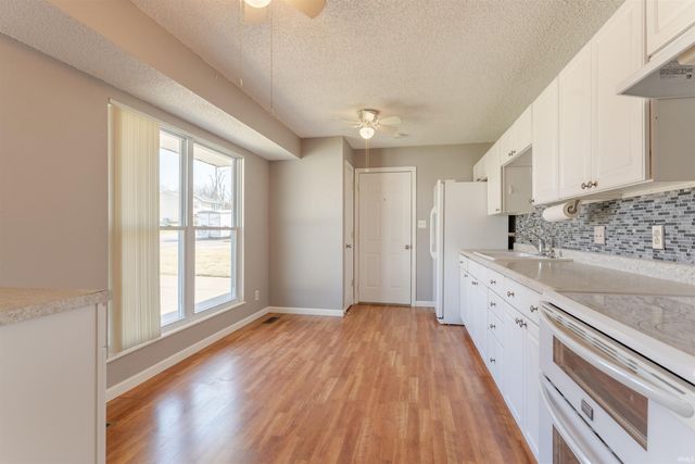 619 Hemenway Place, Boonville, IN 47601