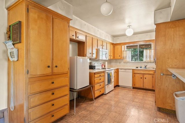 39775 Pine Ridge Road, Oakhurst, CA 93644