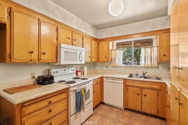 39775 Pine Ridge Road, Oakhurst, CA 93644