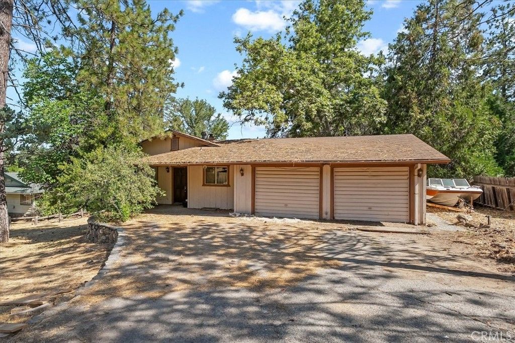 39775 Pine Ridge Road, Oakhurst, CA 93644