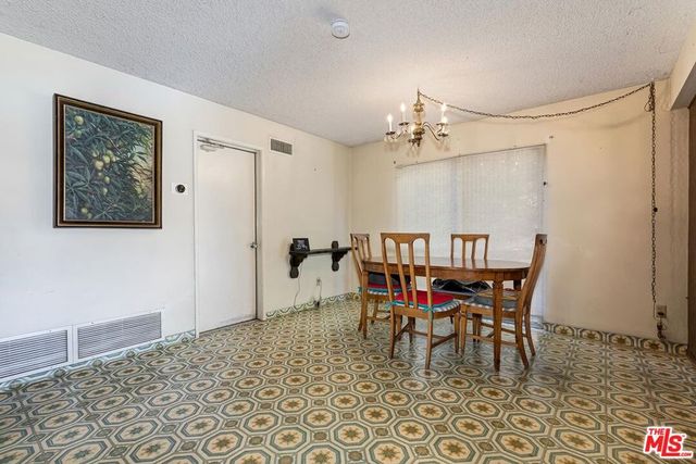 24561 Calvert Street, Woodland Hills, CA 91367