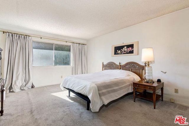 24561 Calvert Street, Woodland Hills, CA 91367