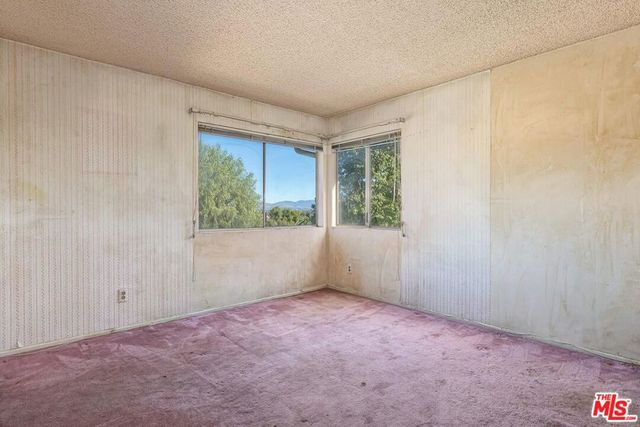 24561 Calvert Street, Woodland Hills, CA 91367