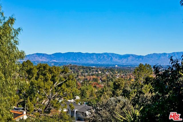 24561 Calvert Street, Woodland Hills, CA 91367