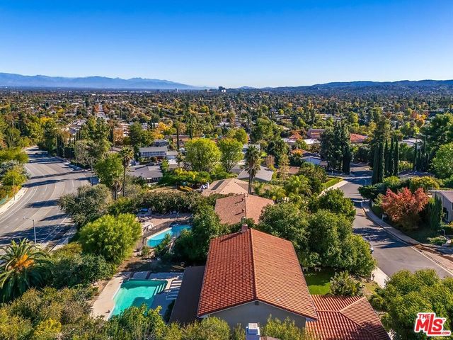 24561 Calvert Street, Woodland Hills, CA 91367