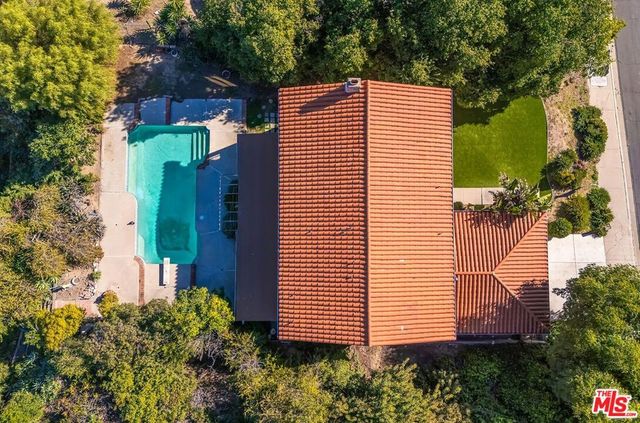 24561 Calvert Street, Woodland Hills, CA 91367