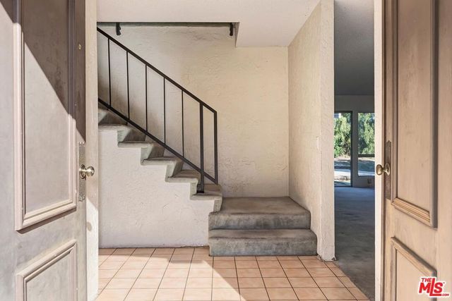 24561 Calvert Street, Woodland Hills, CA 91367