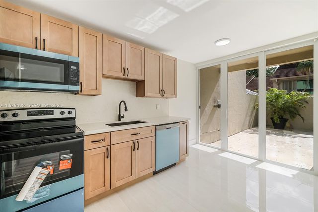 11621 SW 90th St, Miami, FL 33176