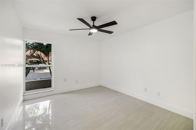 11621 SW 90th St, Miami, FL 33176