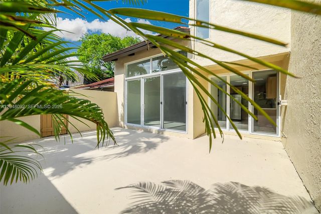 11621 SW 90th St, Miami, FL 33176