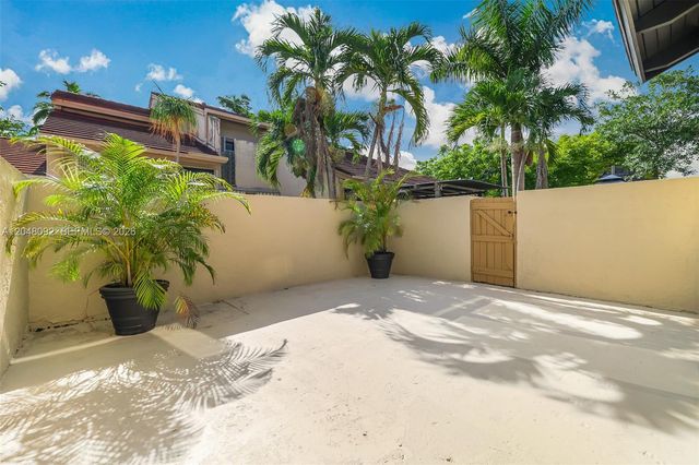 11621 SW 90th St, Miami, FL 33176