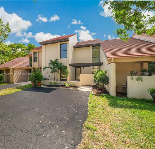 11621 SW 90th St, Miami, FL 33176