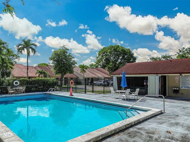 11621 SW 90th St, Miami, FL 33176