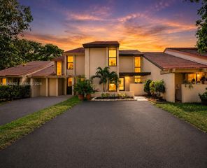 11621 SW 90th St, Miami, FL 33176